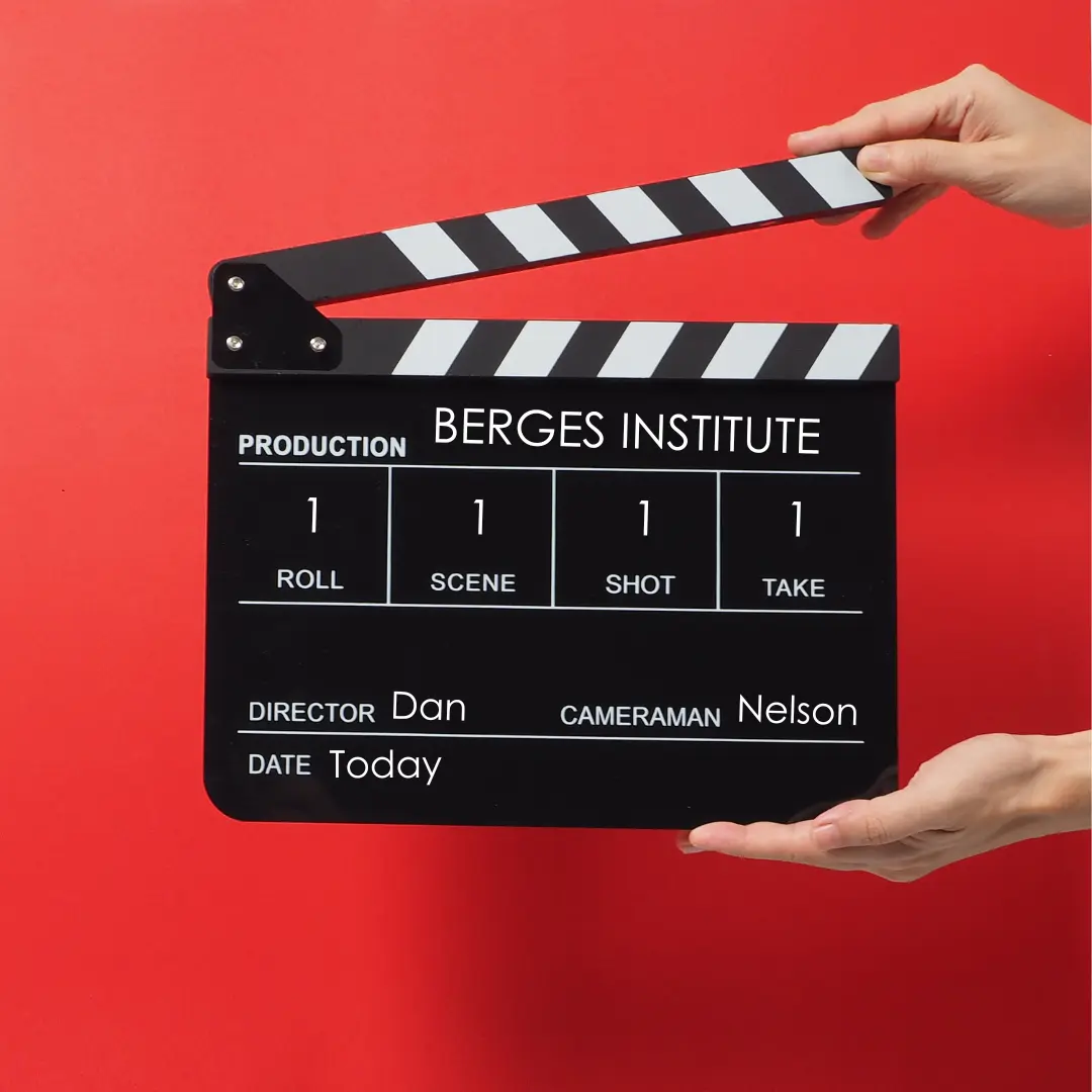 Cartel que dice BERGES INSTITUTE ACT 1 SCENE 1